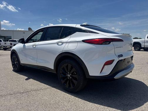 Summit White 2026 Buick Envista Sport Touring FWD