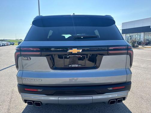 Sterling Gray Metallic 2026 Chevrolet Traverse LT