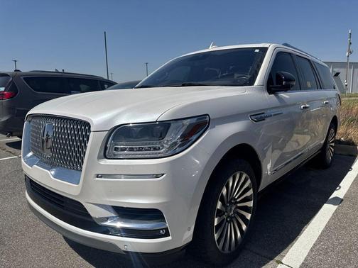 White Platinum Clearcoat Metallic 2019 Lincoln Navigator L Reserve