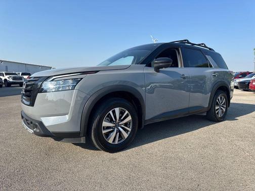 2023 Nissan Pathfinder SL 4WD