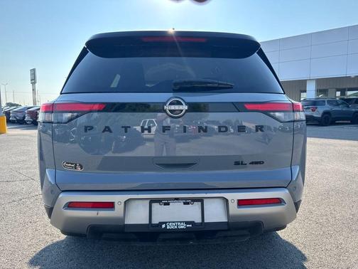 2023 Nissan Pathfinder SL 4WD