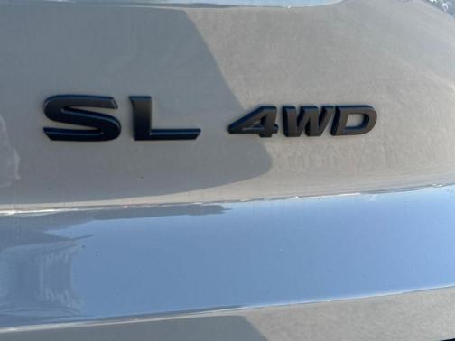 2023 Nissan Pathfinder SL 4WD