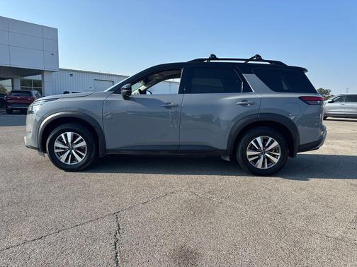 2023 Nissan Pathfinder SL 4WD