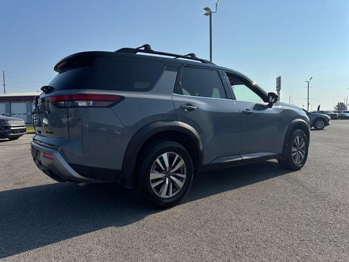 2023 Nissan Pathfinder SL 4WD