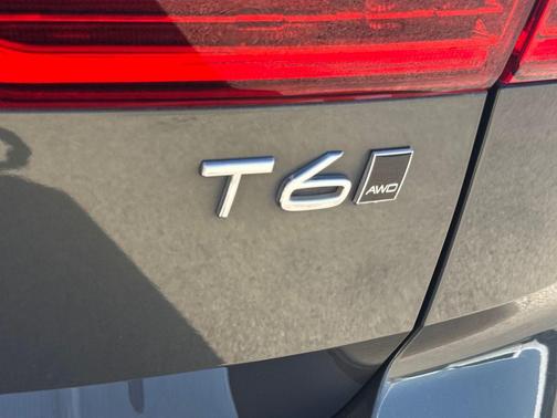 2018 Volvo XC60 T6 Momentum