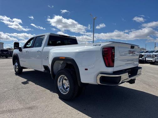 2026 GMC Sierra 3500 SLT