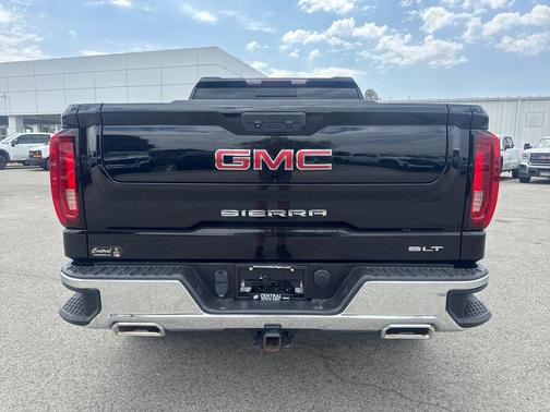 Onyx Black 2022 GMC Sierra 1500 SLT