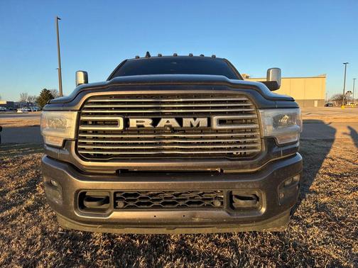 2019 RAM 3500 Laramie Crew Cab 4x4 8' Box