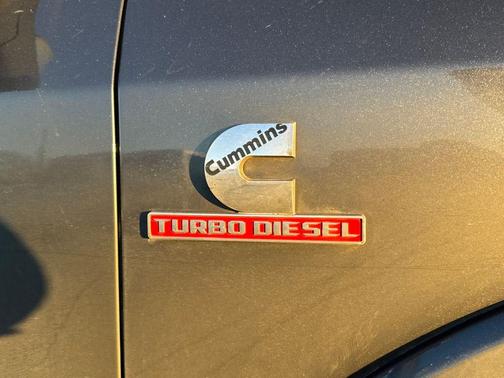 2019 RAM 3500 Laramie Crew Cab 4x4 8' Box