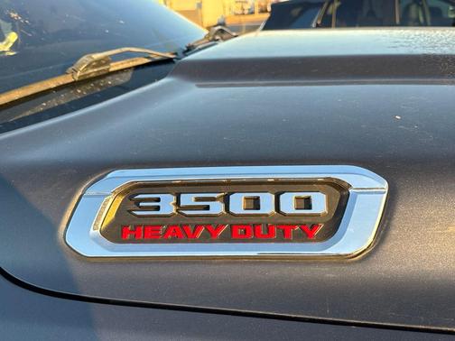 2019 RAM 3500 Laramie Crew Cab 4x4 8' Box