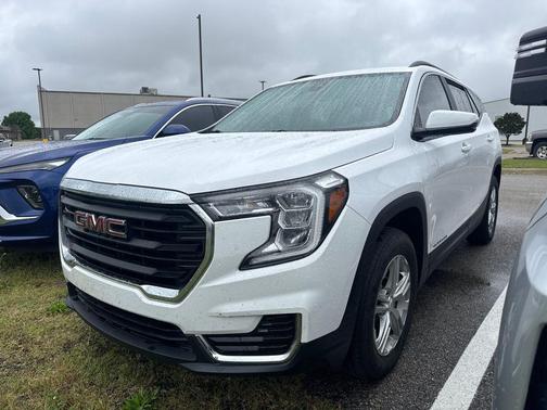 Summit White 2023 GMC Terrain SLE