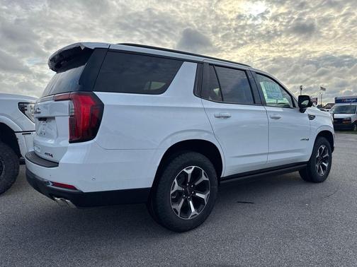 2026 GMC Yukon 4WD AT4