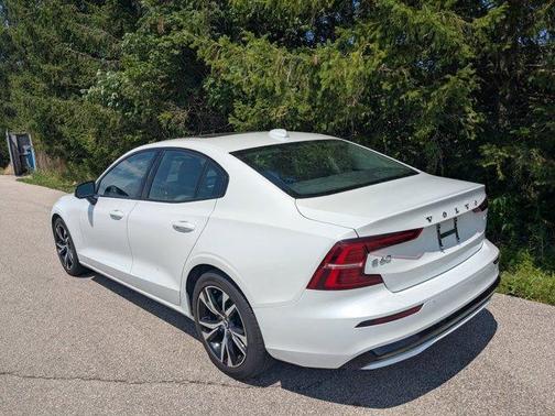 2024 Volvo S60 B5 Core Dark Theme