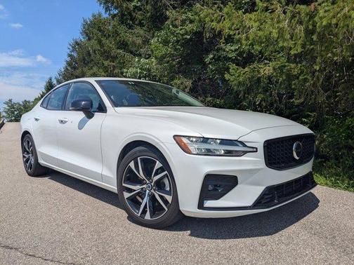 2024 Volvo S60 B5 Core Dark Theme