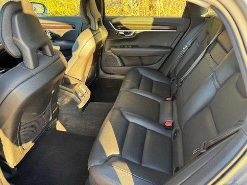 2018 Volvo S90 T5 Momentum
