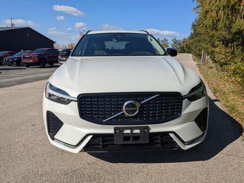 2025 Volvo XC60 B5 Plus