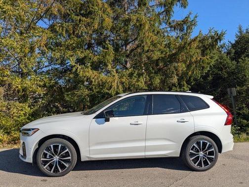 2025 Volvo XC60 B5 Plus