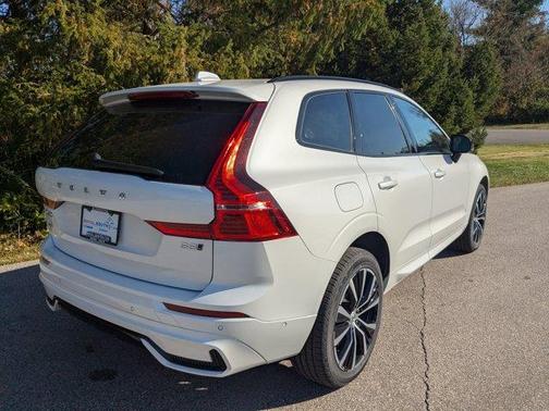 2025 Volvo XC60 B5 Plus