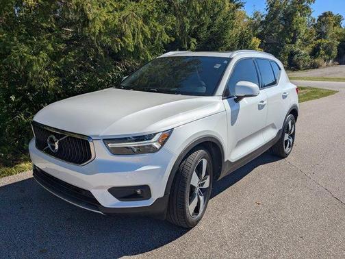 2021 Volvo XC40 T5 Momentum