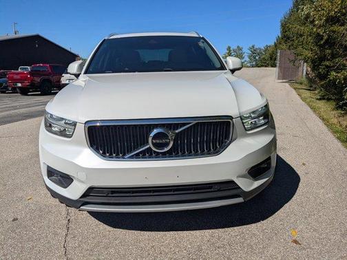 2021 Volvo XC40 T5 Momentum