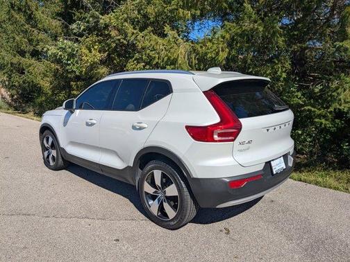 2021 Volvo XC40 T5 Momentum