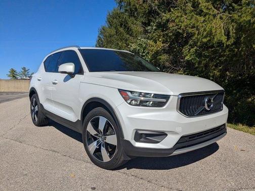 2021 Volvo XC40 T5 Momentum