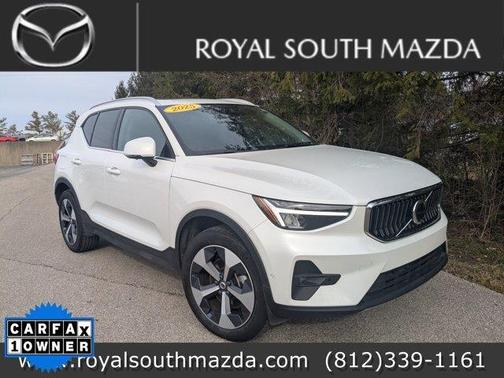 2025 Volvo XC40 B5 Plus Bright Theme