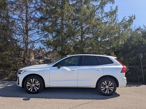 2024 Volvo XC60 Recharge Plug-In Hybrid T8 Core Dark Theme