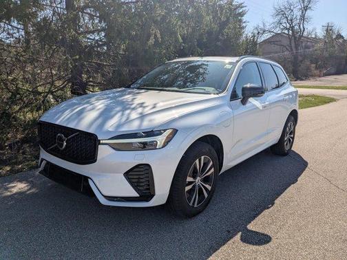 2024 Volvo XC60 Recharge Plug-In Hybrid T8 Core Dark Theme