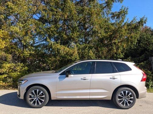 2025 Volvo XC60 B5 Plus