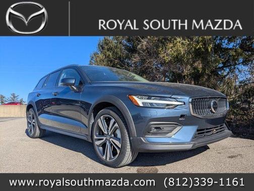 2025 Volvo V60 Cross Country B5 Plus