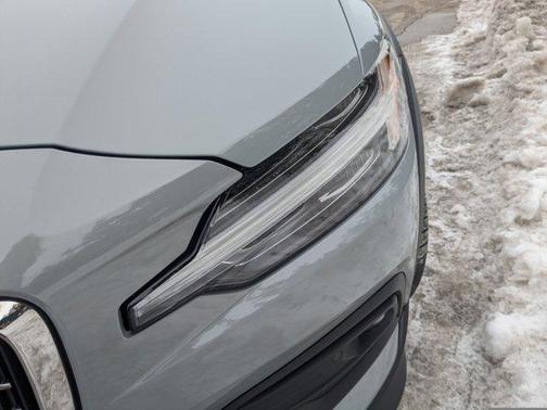 2025 Volvo V60 Cross Country B5 Plus