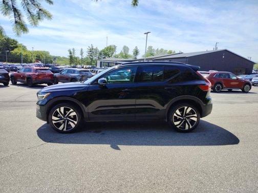 Black 2025 Volvo XC40 B5 Plus Dark Theme