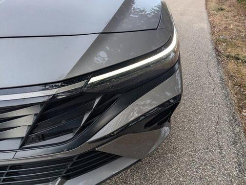 2025 Hyundai ELANTRA HEV Limited