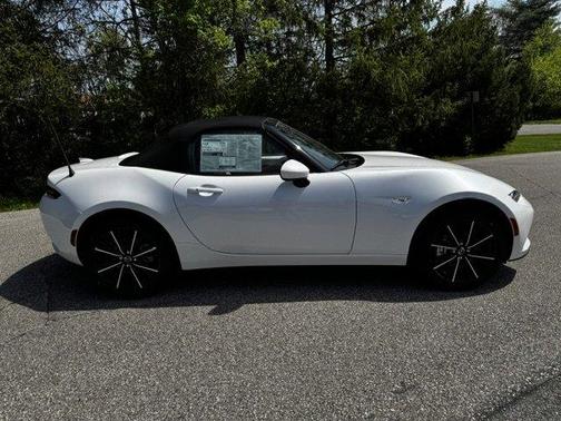 Snowflake White Pearl Mica 2026 Mazda MX-5 Miata GRAND TOURING