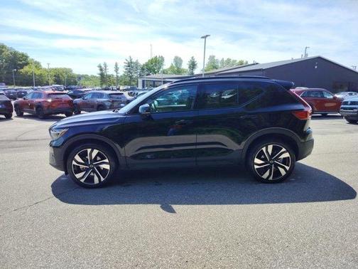 Black 2025 Volvo XC40 B5 Plus Dark Theme