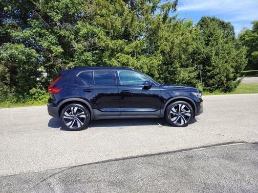 Black 2025 Volvo XC40 B5 Plus Dark Theme