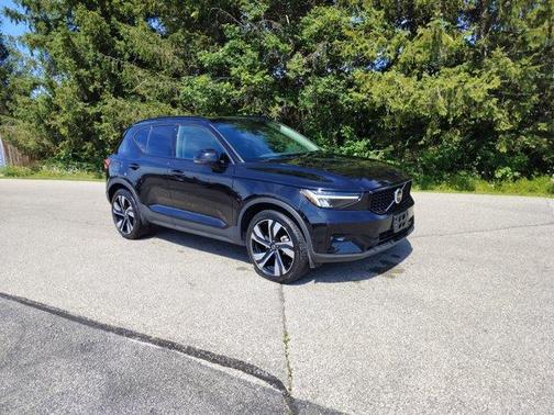 Black 2025 Volvo XC40 B5 Plus Dark Theme