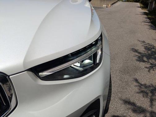 2023 Volvo XC40 B5 Plus Bright Theme