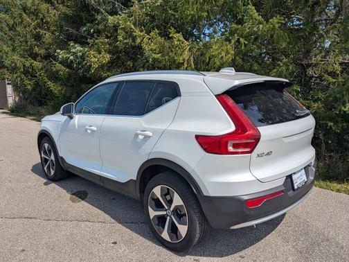 2023 Volvo XC40 B5 Plus Bright Theme