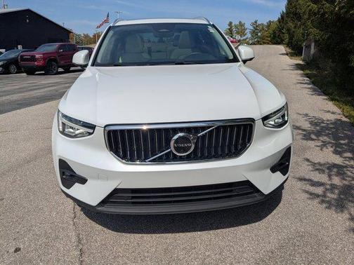 2023 Volvo XC40 B5 Plus Bright Theme