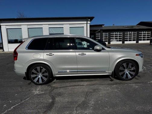 2022 Volvo XC90 Recharge Plug-In Hybrid INSCRIPTION