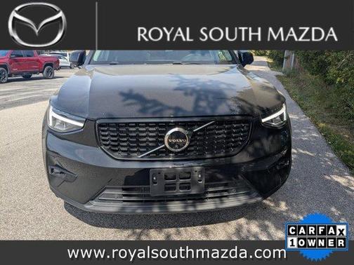 2025 Volvo XC40 B5 Plus Dark Theme