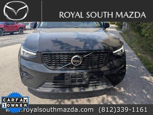 2025 Volvo XC40 B5 Plus Dark Theme