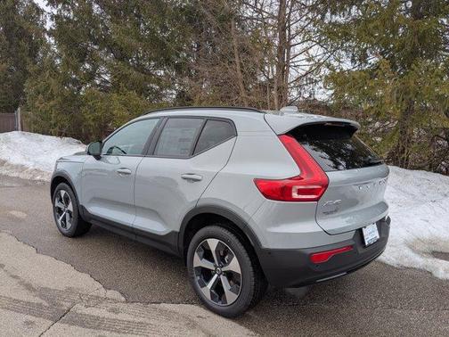2026 Volvo XC40 B5 Plus
