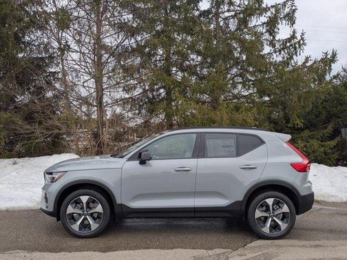 2026 Volvo XC40 B5 Plus