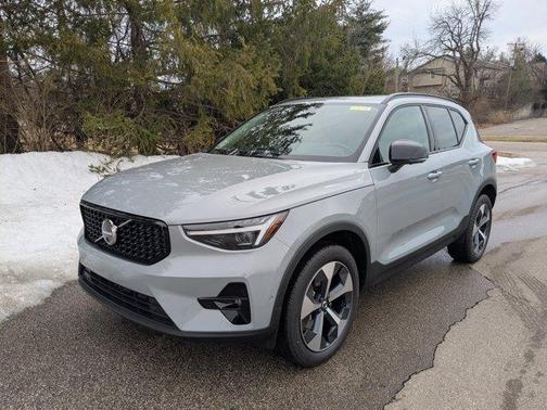 2026 Volvo XC40 B5 Plus