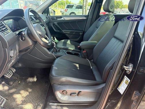 Deep Black Pearl 2024 Volkswagen Tiguan 2.0T SE R-Line Black