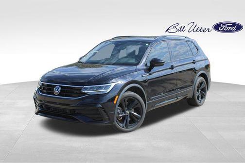Deep Black Pearl 2024 Volkswagen Tiguan 2.0T SE R-Line Black
