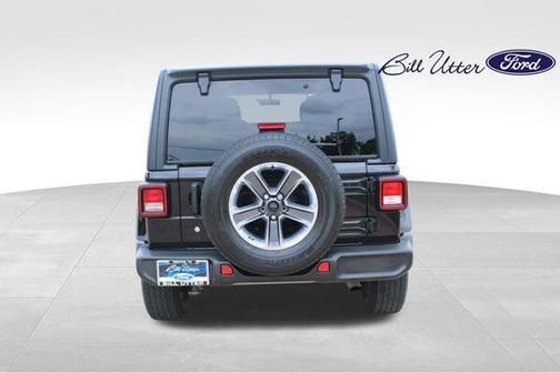 Black Clearcoat 2019 Jeep Wrangler Unlimited Sahara